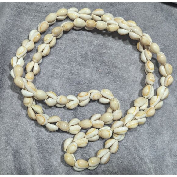 Vintage Summery Beach Themed Cowrie Shell Necklace - Picture 4 of 5
